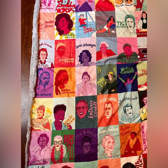 Badass Babes Julie Van Grol & Abbey’s House Large Adult Cuddle Minky Blanket - Picture 5 of 11